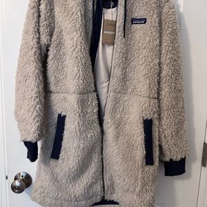 Patagonia Cream and Navy Fleece Jacket